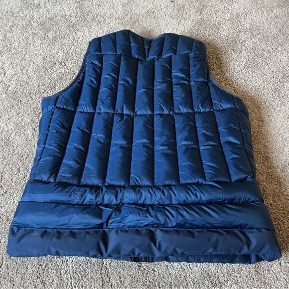 Askov Finlayson Women’s Medium Puffer Vest. - Picture 2 of 12